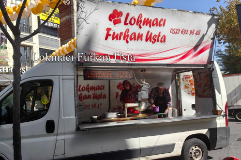 mobil lokma arabası ile lokma dağıtımı