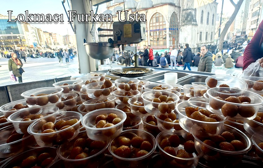 İstanbul'un meydanlarında hayır lokması servisi